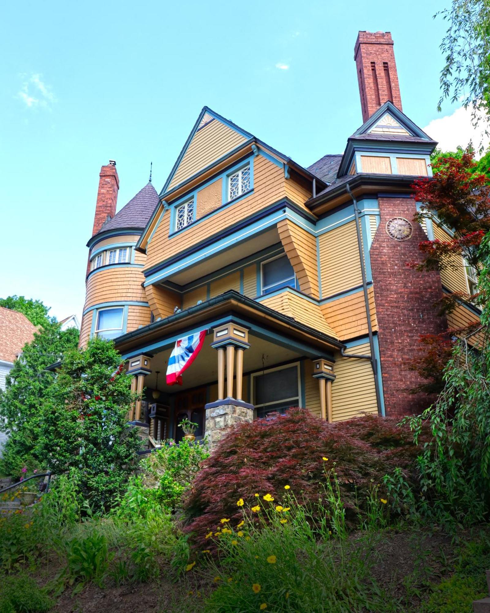 The Queen, A Victorian Bed & Breakfast ベルフォント エクステリア 写真