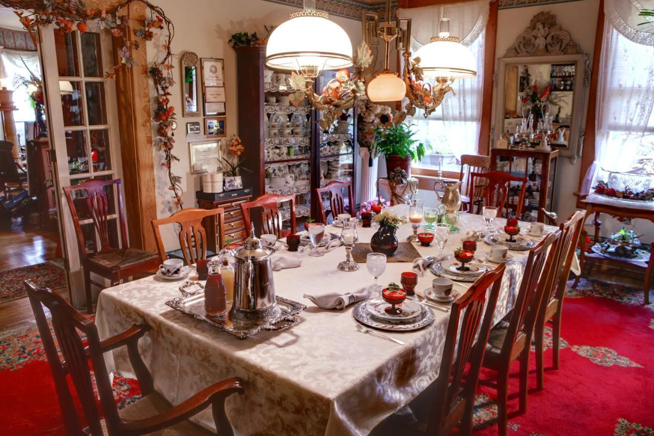The Queen, A Victorian Bed & Breakfast ベルフォント エクステリア 写真